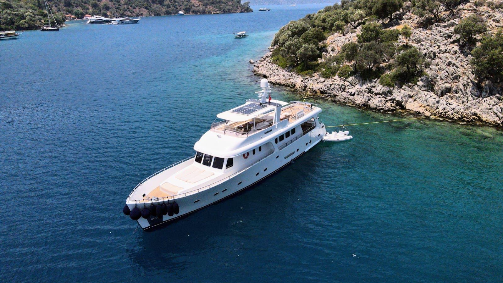 yacht
